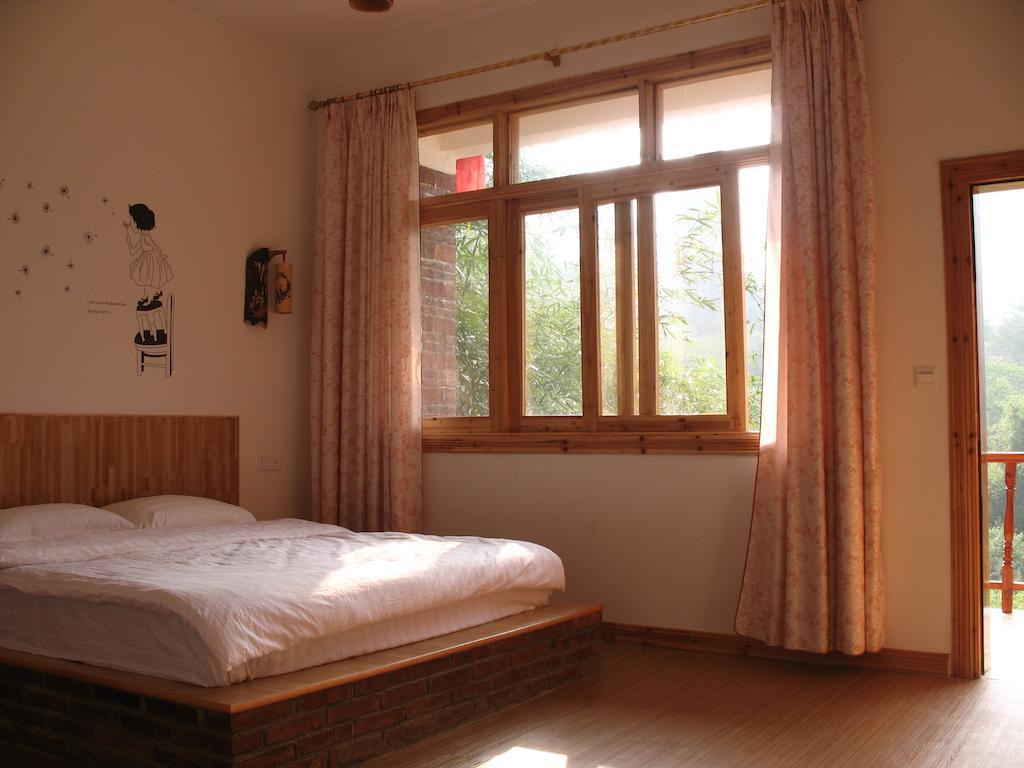 Готель Yangshuo Peaceful Valley Retreat Номер фото